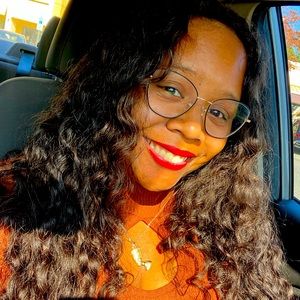 Meet your Posher, Tia